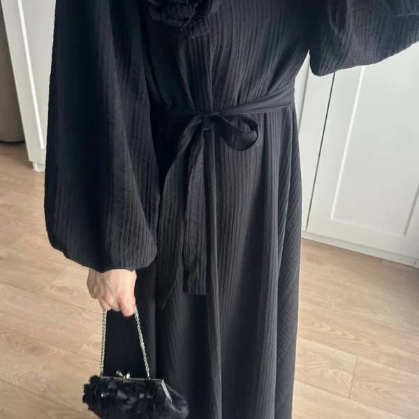 Lina Gül Detaylı Kuşaklı Elbise - Siyah